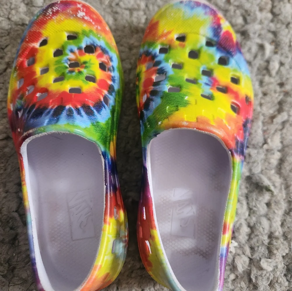 Vans off the wall kids crocs